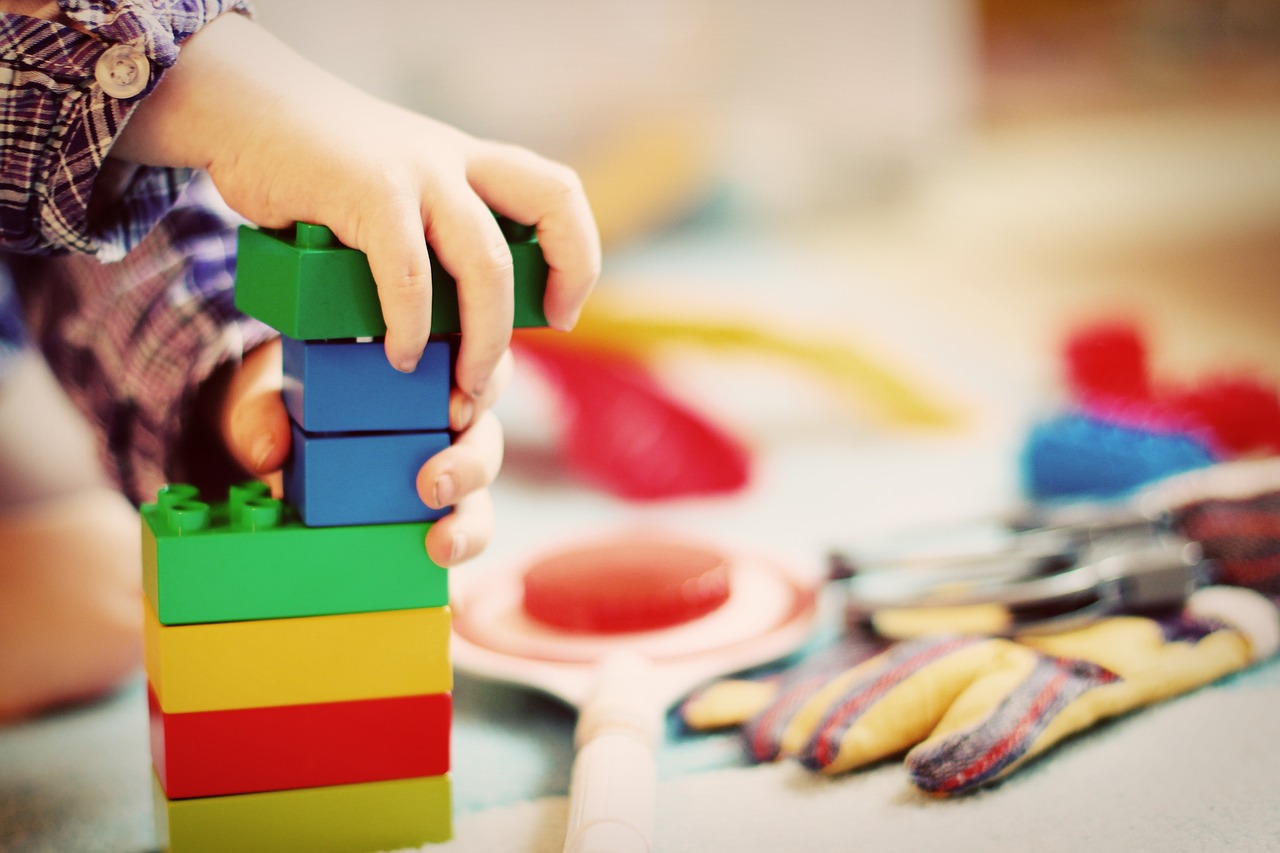 Jocuri și experiențe interactive pentru stimularea senzorială a copiilor