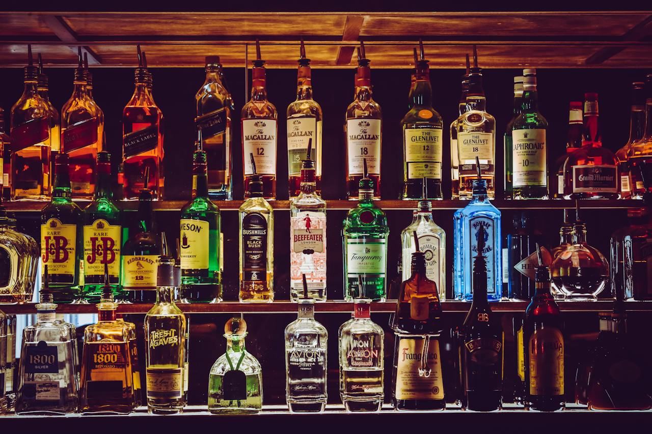 Băuturile esențiale la o nuntă: Ghidul băuturilor alcoolice