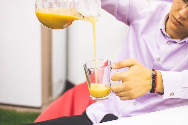 Sucuri concentrate vs. naturale: Lupta pentru gust