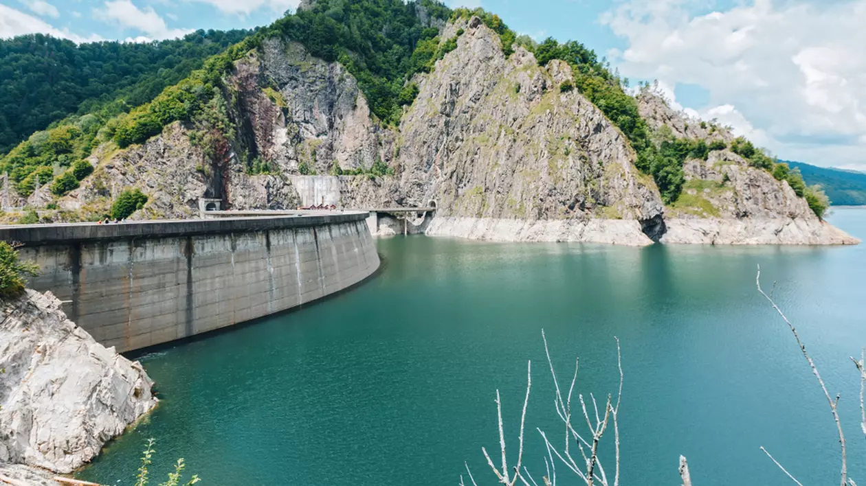 Gigantii de apă: cele mai mari lacuri de acumulare din România