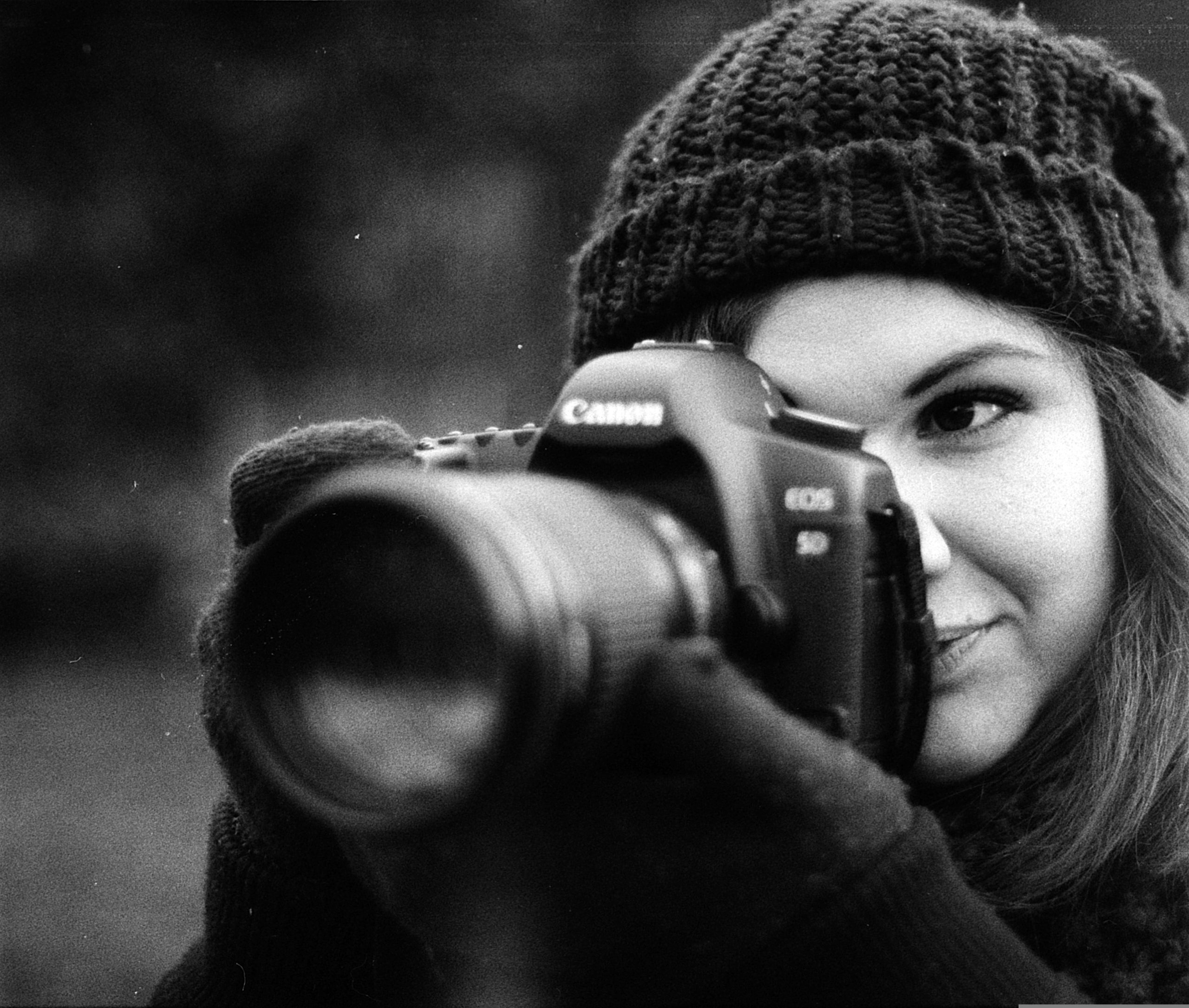 Aparatele foto premium încep să concureze direct camerele video profesionale